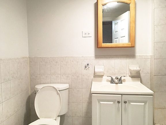 4th image of 61A Somers St #2