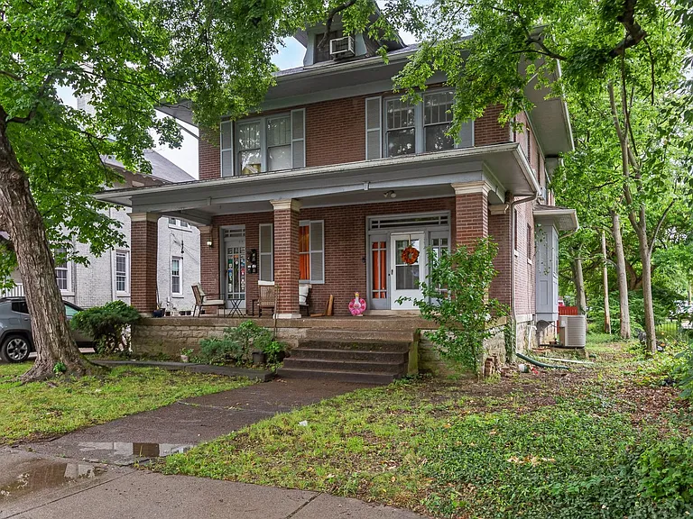 Abh - 2111 A/B/C/D Belmont — Photo 2