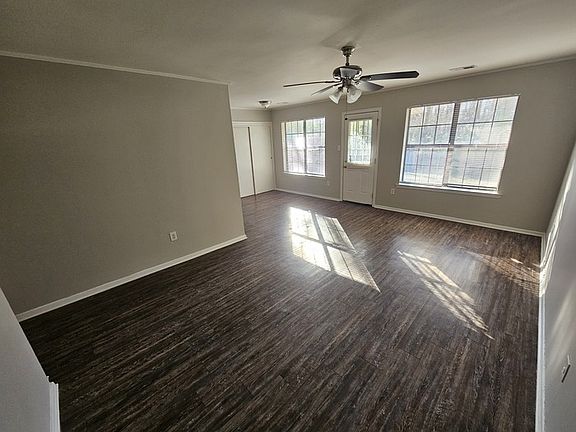 4th image of 10811 Chateau Dr