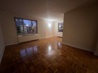 67-27 197th St #2, Fresh Meadows, NY 11365