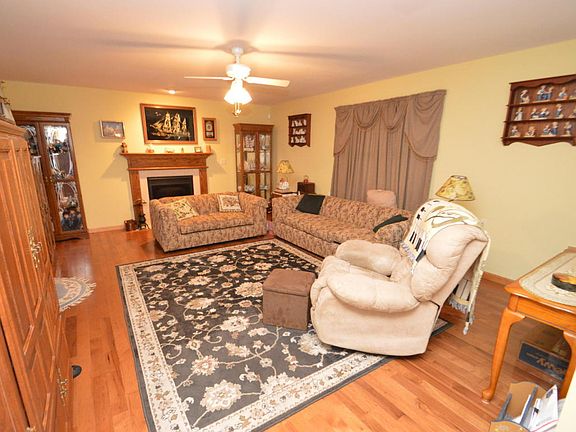 3rd image of 563 Marion Ln