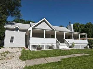 120 N Delaware St, Tonganoxie, KS 66086