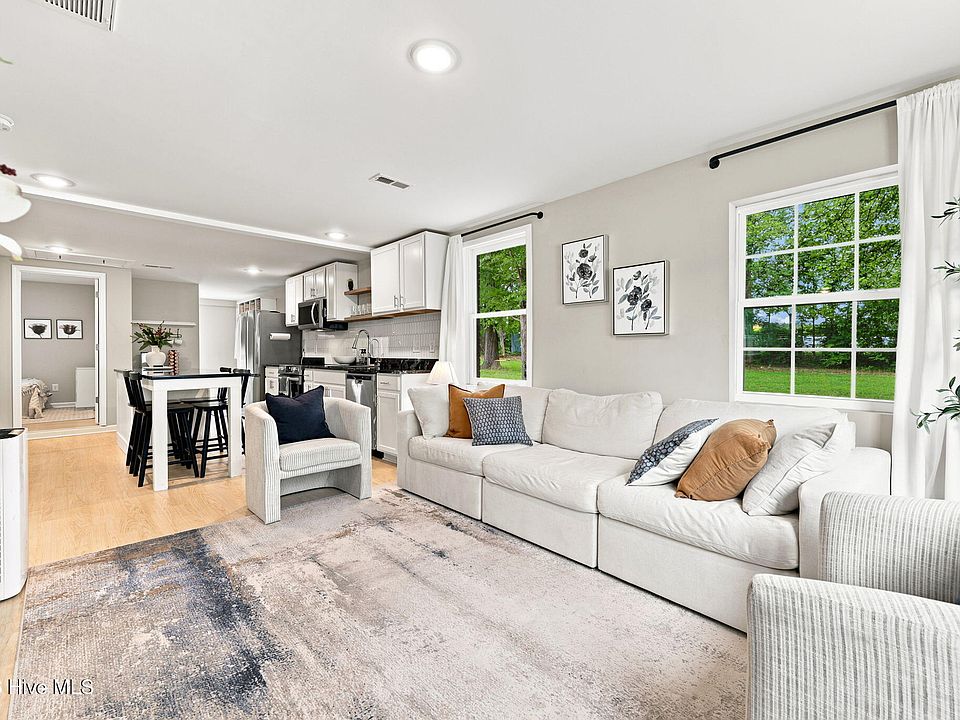1st image of 519 E End Avenue