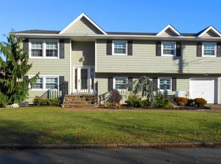 3 Acapulco Dr, Brick, NJ 08723