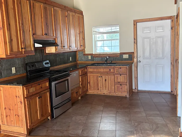 305 N Broad St — Photo 2