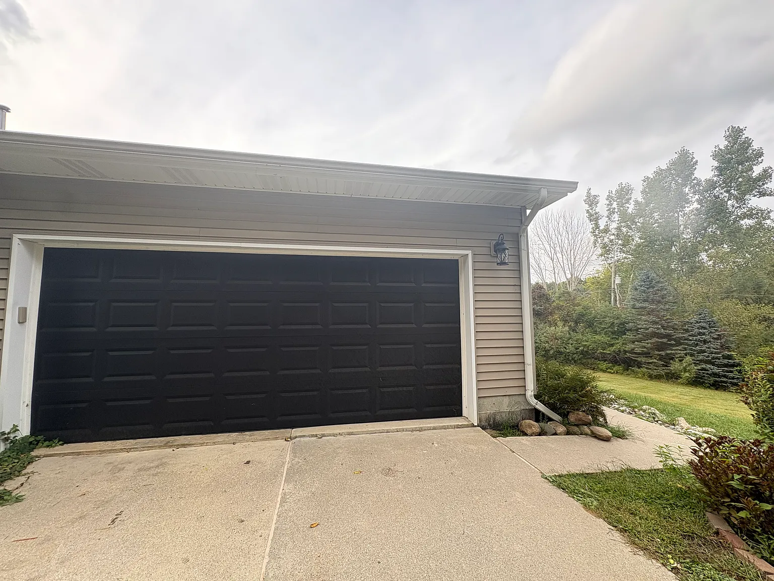 4 bed, 1800 sqft, $2,700 — Photo 3