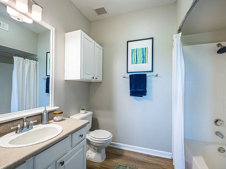 Baypoint Apartments — Photo 99