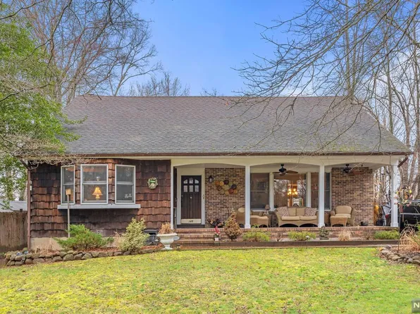 385 Sunset Rd, River Vale, NJ 07675