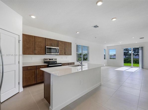 113 NE 17th Ave