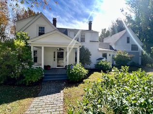 11 Pine Hill Rd S, Cape Neddick, ME 03902
