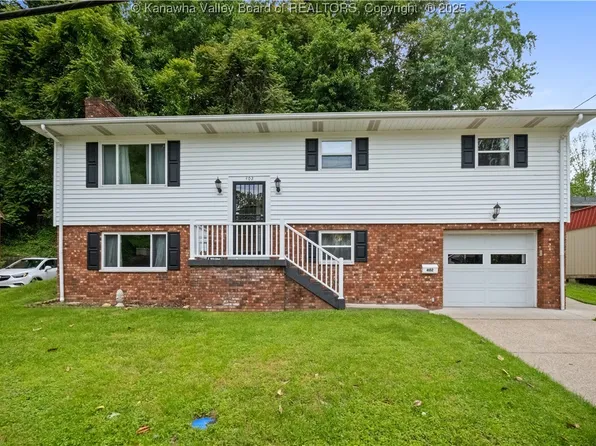 402 Mountain Shadow Rd S, South Charleston, WV 25303