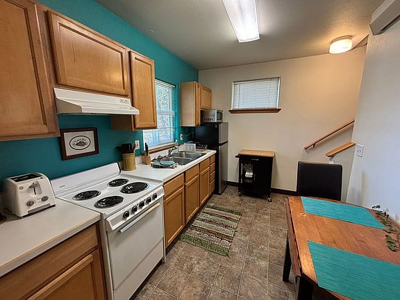 4th image of 1615 NW Portland Ave #6