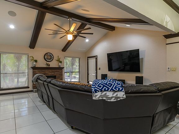 5th image of 4724 Lakeway Dr