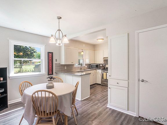 4th image of 4060 Lila Ave SW