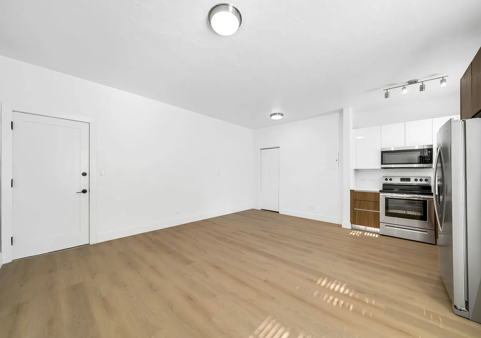 940 Jefferson Ave — Photo 4