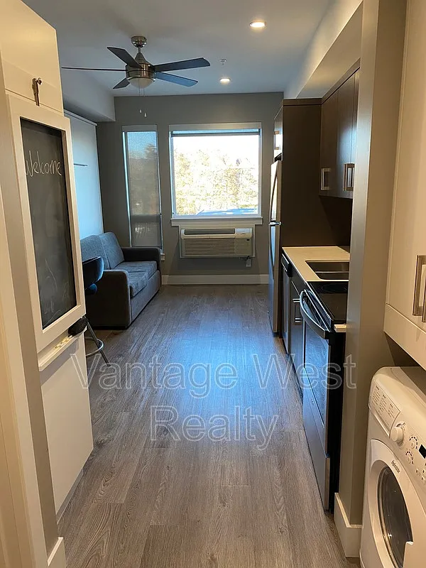 925 Leon Ave — Photo 2