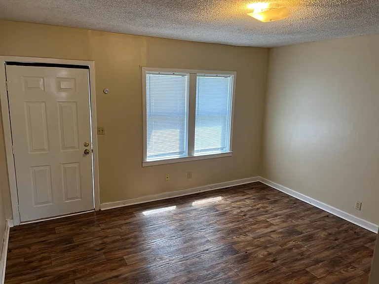320 Fraser Cir #2 — Photo 5