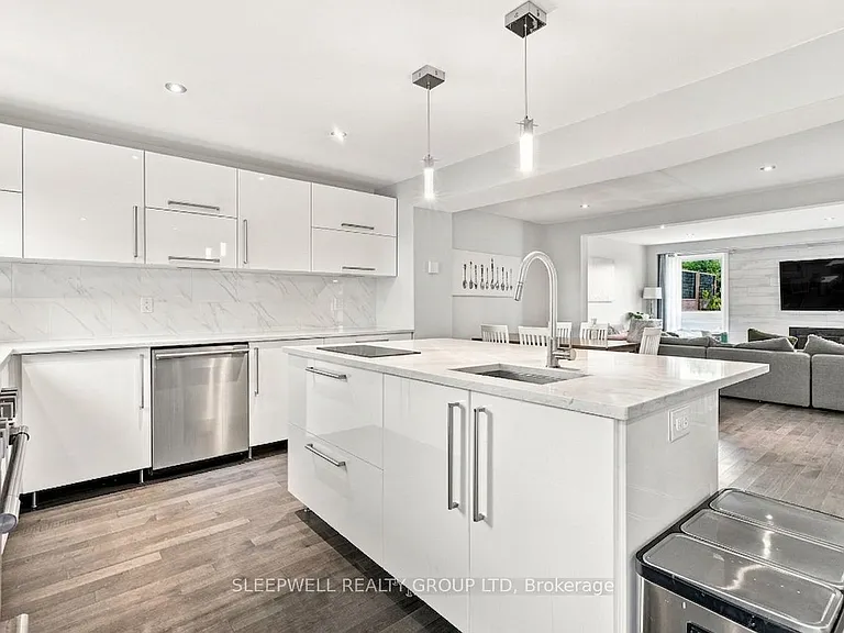 21 Kedgewick Ct — Photo 3