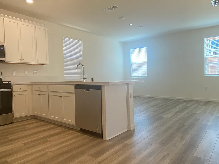 564 Spalding Way — Photo 7