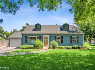 210 S Rosedale Ave, Aurora, IL 60506