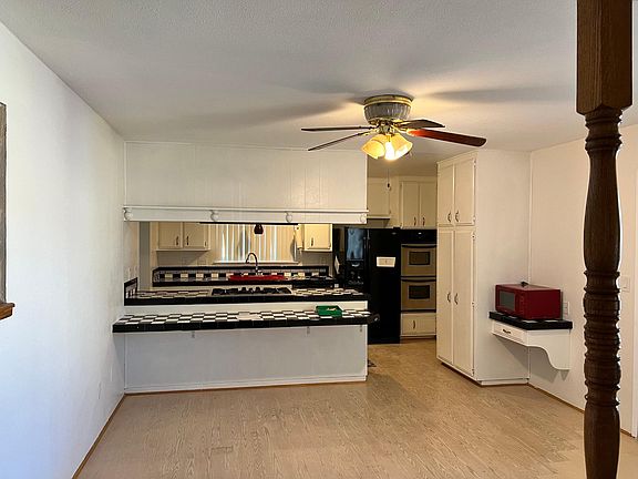 kitchen , dining room with double oven
