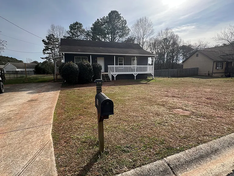111 Ravenwood Ln — Photo 1
