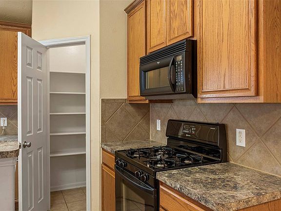 5th image of 15919 Pleasant Green Cir