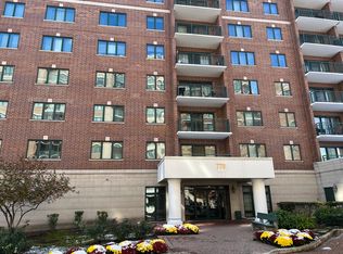 770 Pearson St #2-402, Des Plaines, IL 60016