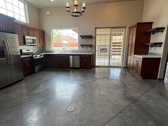 4th image of 3660 Santa Adriana Ave