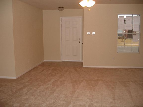 3rd image of 3304 Thunder Creek Dr
