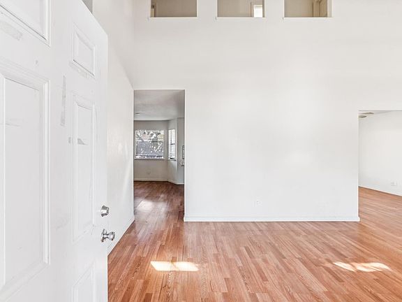 3rd image of 2410 Lincoln Blvd