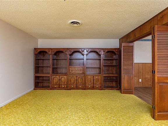 5th image of 301 SE 20th St