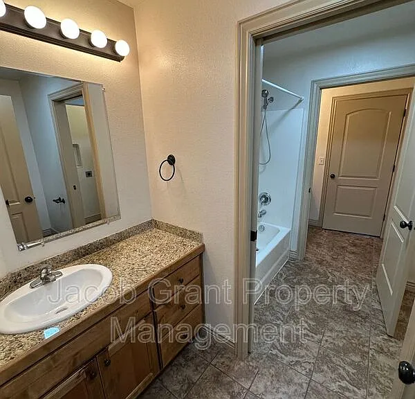 454 E Center St #B15 — Photo 7