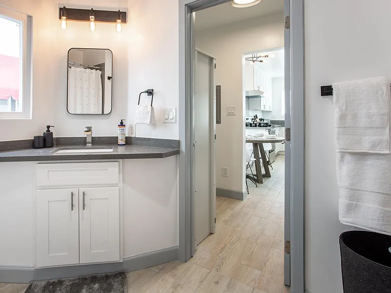 2617 W Norwood Pl — Photo 22