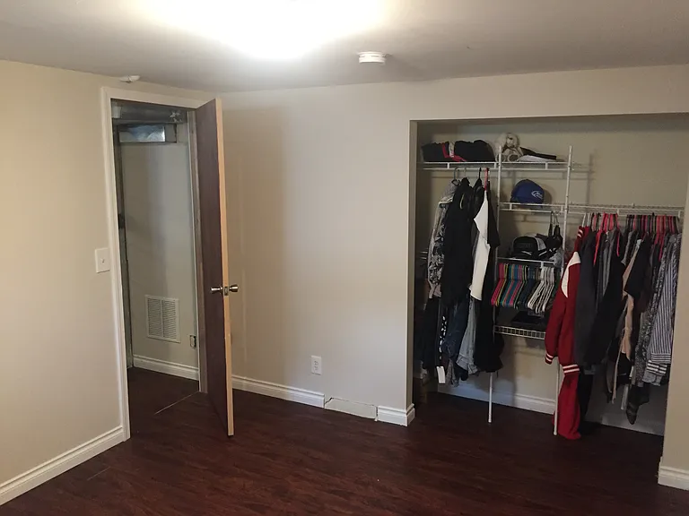 808 E Illinois Ave — Photo 17