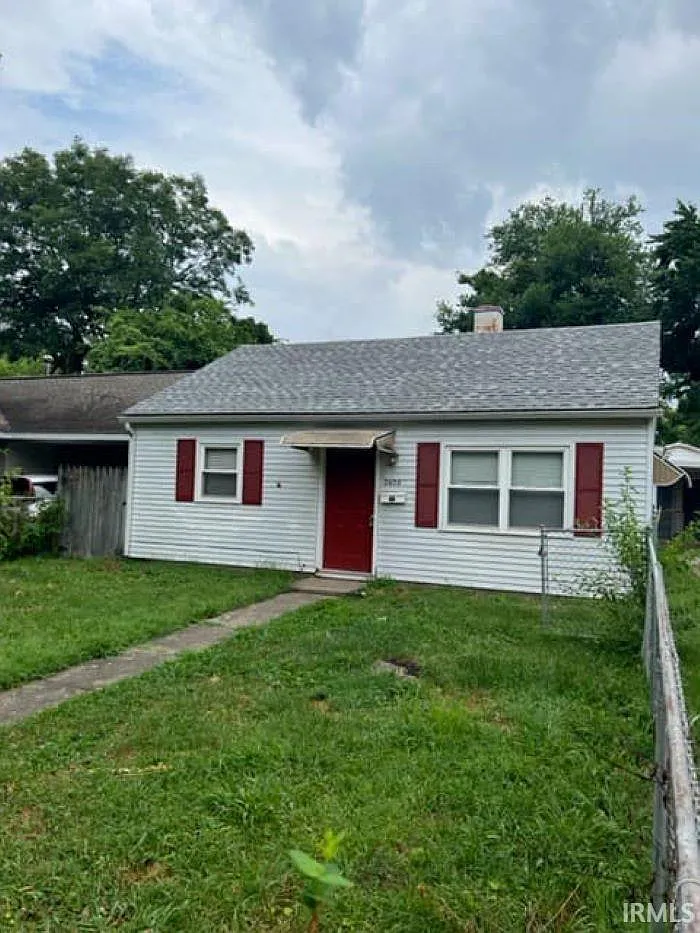 2408 Maplewood Cir photo 1