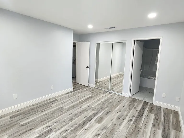 2047 Lakeridge Cir #104 — Photo 13