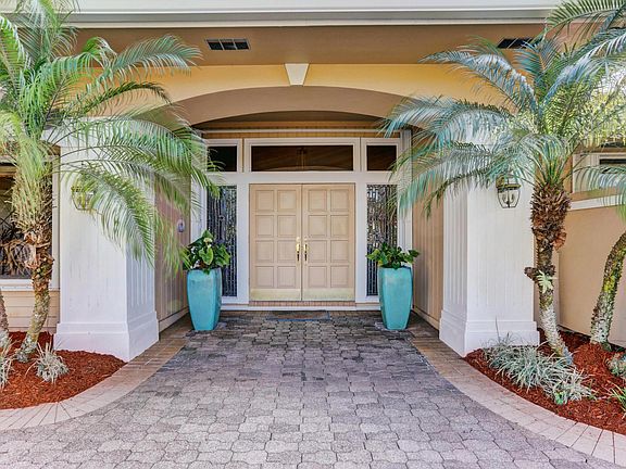 Home For Sale In Pga National