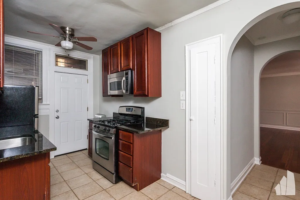 1 bed, 1.0 bath, $2,195 — Photo 2