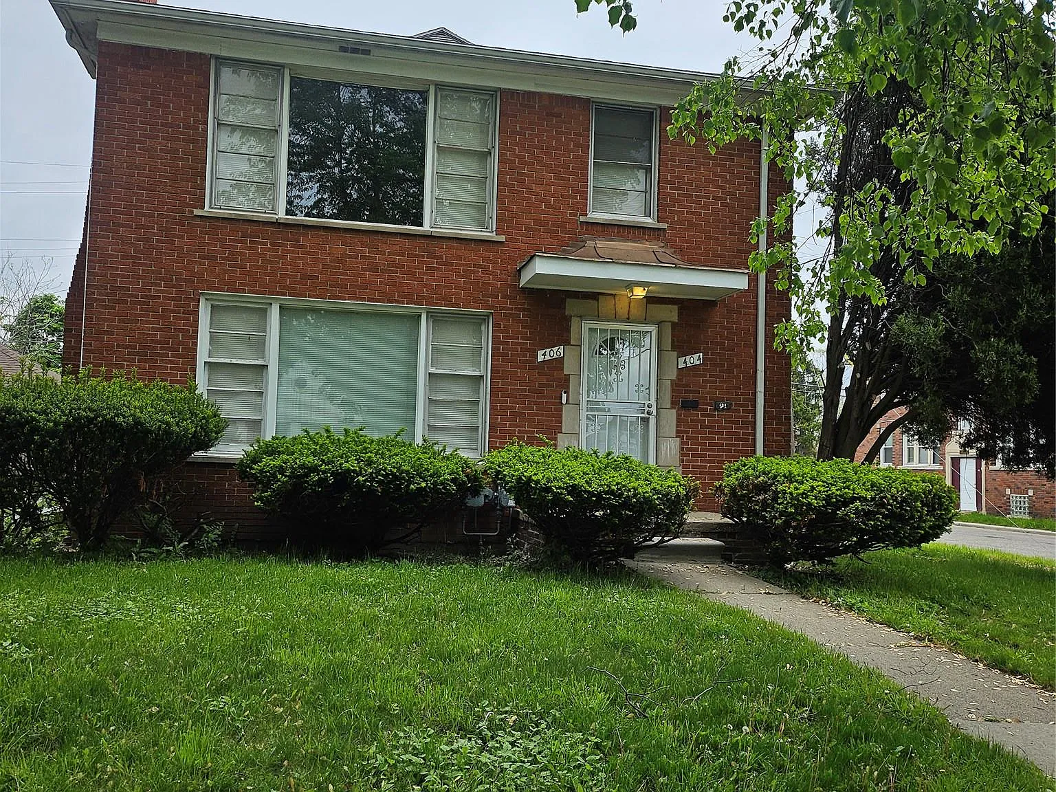 2 bed, 1.0 bath, 1050 sqft, $1,100 — Photo 1