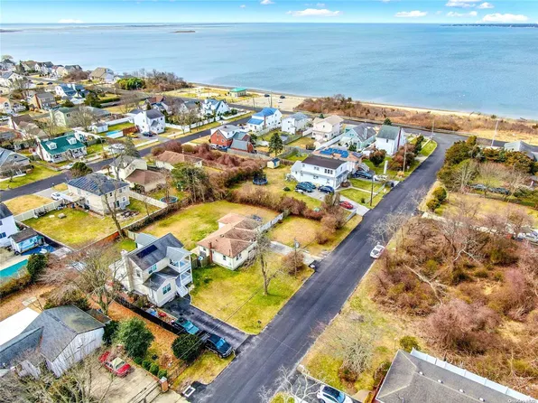 18 Parkview Drive, Shirley, NY 11967