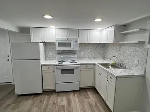 (undisclosed Address), Saint James, NY 11780