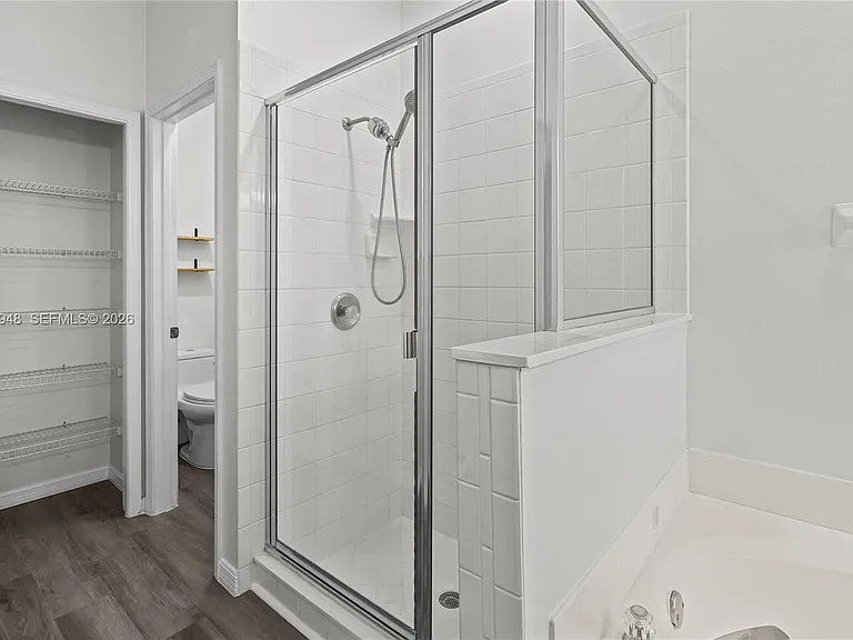 434 Castlemain Cir — Photo 39