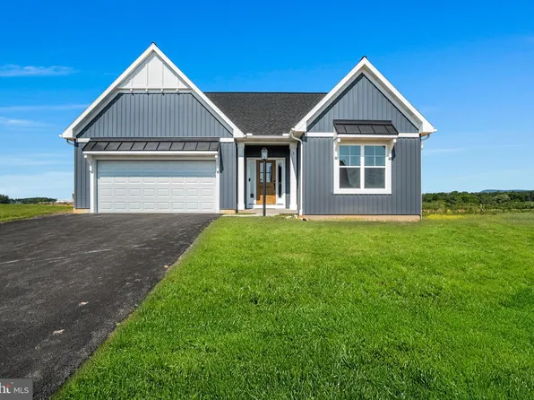 9 Family Dr, Carlisle, PA 17013