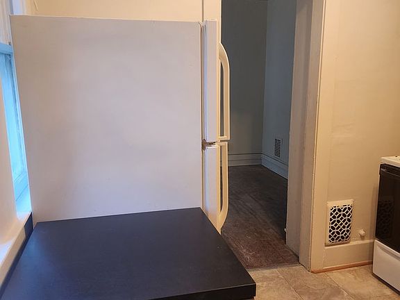 3rd image of 136 Roosevelt Ave Floor 2