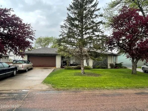 134 S Lake Dr, Watertown, SD 57201