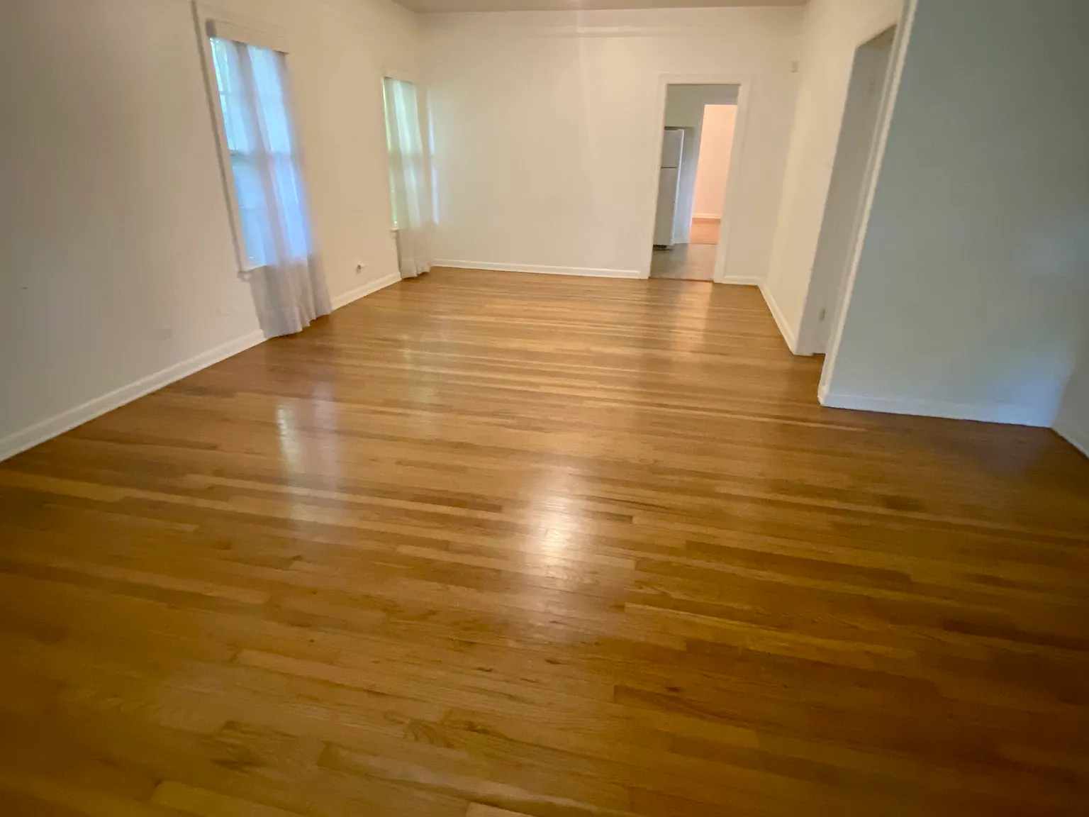 3 bed, 1294 sqft, $2,400 — Photo 3