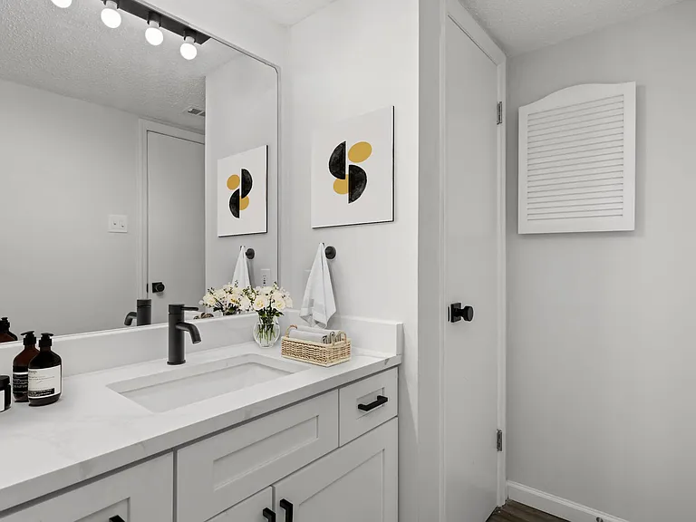 240 Chapel Ridge Dr — Photo 8