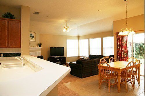 5th image of 1205 Taylor Ln