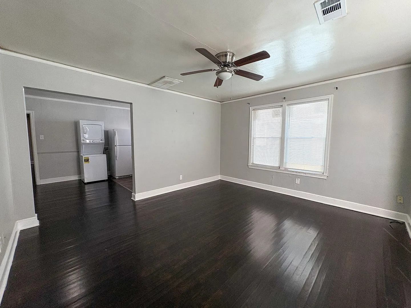 2 bedroom, 1 bath apartment near Overton Park — Photo 2
